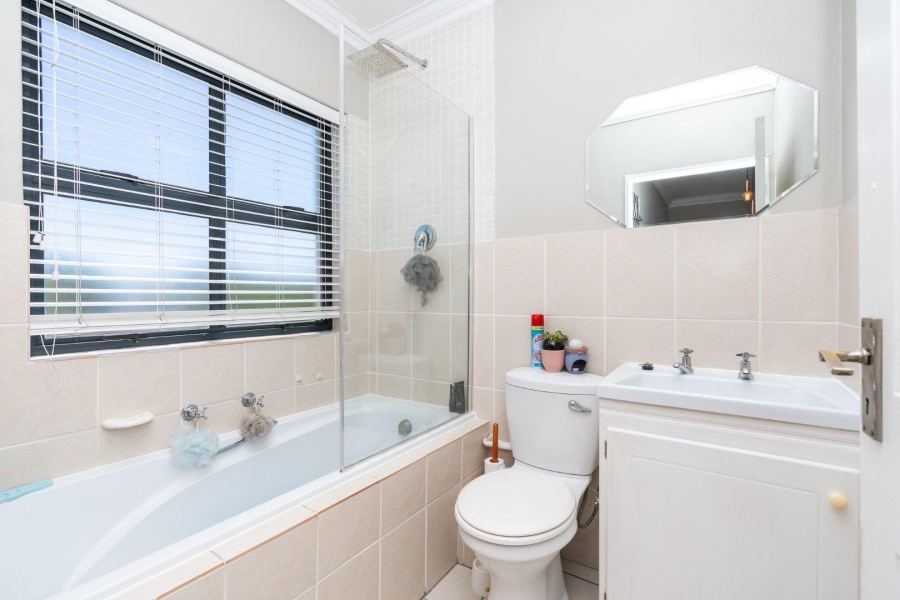 To Let 2 Bedroom Property for Rent in Royal Ascot Western Cape